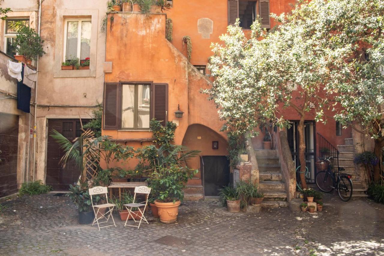 The Red House At Arco Degli Acetari - Rome, Rome